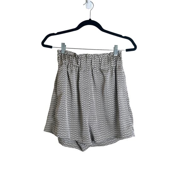 H&M Women's Black Beige Foliage Pattern Satin Paperbag High Rise Shorts Size 6 - Picture 1 of 9